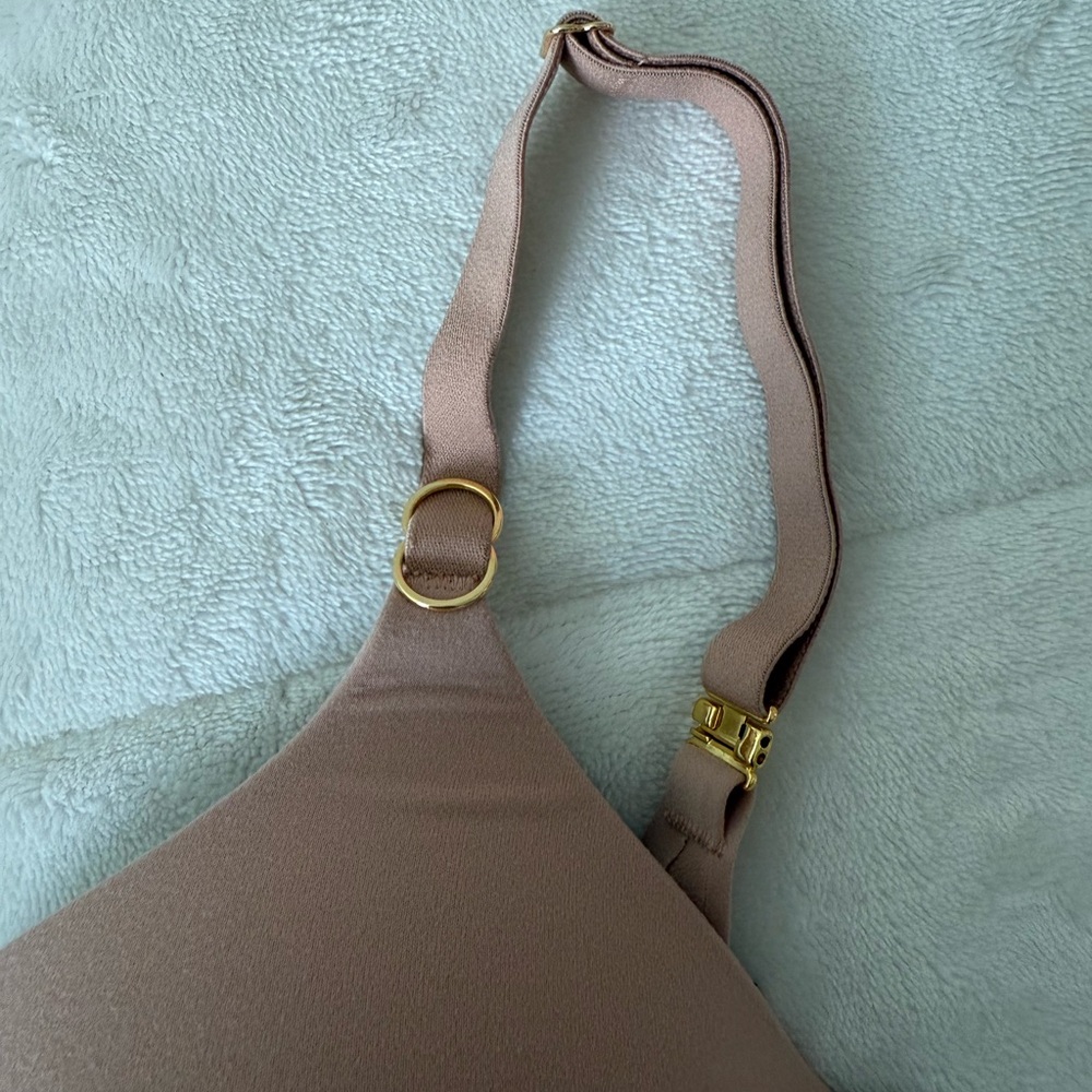 Victoria's Secret Push Up Bra 32DD - Picture 5 of 7